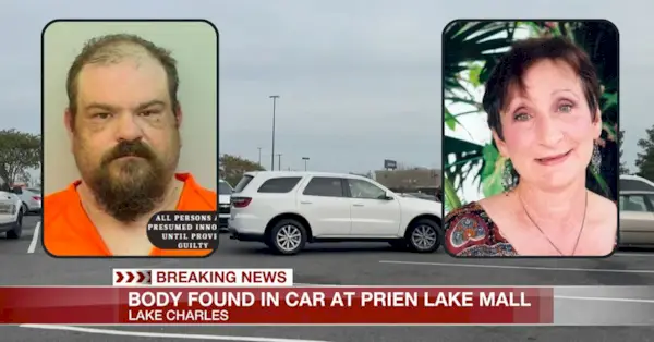 Christopheris Cateris (L) ir Sheila Ortega (R) atrodo įsitaisę prieš prekybos centro automobilių stovėjimo aikštelę, kurioje moteris