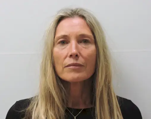 Шошона Луиза Дарк появляется у шерифа округа Чаффи, штат Колорадо.