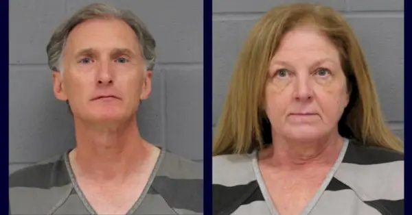 Kim Clenney, à gauche, et Deborah Clenney, à droite