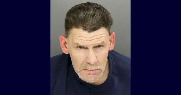 ジェフリー・ケイ＝コンウェイ・シニアが予約写真に登場