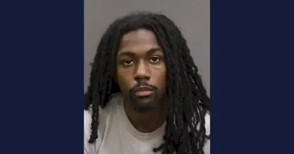 בילי בנט אדמס השלישי רצח את חברתו ההרה אלנה סימס, בת 22, שלושה ימים לאחר שזוכה בגין הריגת טרבון אלברי ודניאל תומפסון, כך מסרה המשטרה. (צילום: שריף מחוז הילסבורו