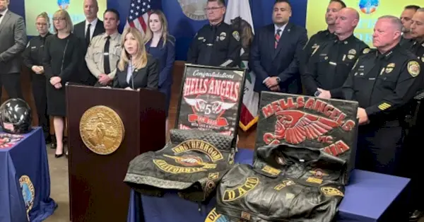 Siebzehn angeklagte Mitglieder der Hells Angels wurden wegen eines rassistisch motivierten Angriffs in San Diego angeklagt. (Bezirksstaatsanwalt von San Diego County
