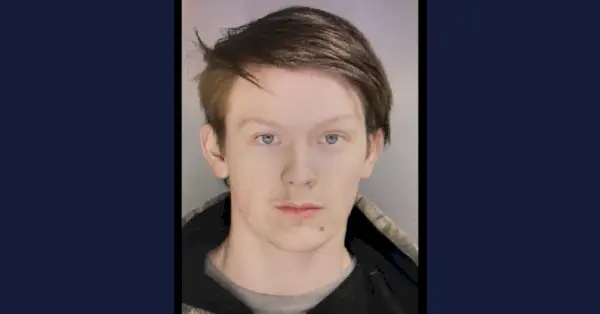 Uma foto mostra Ian J. Hasselwander.