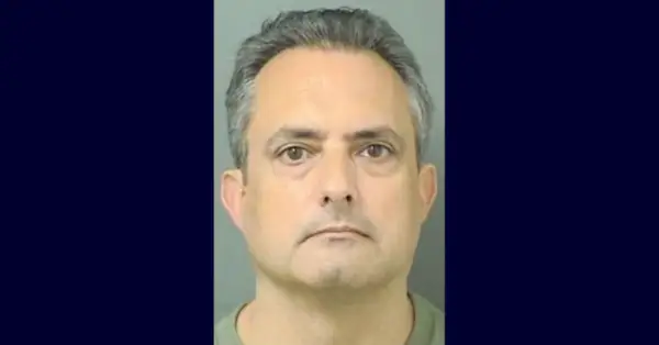 Charlesas Maglio pasirodo užsakymo nuotraukoje