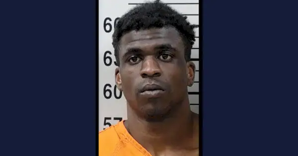 デウンドレア・ホロウェイが警察のマグショットに登場。