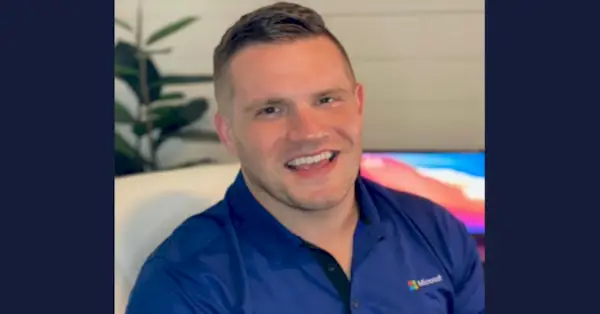 Shanna Gardner og Kim Jensen tekstutstilling i 2015 (skjermbilde fra YouTube/First Coast News)