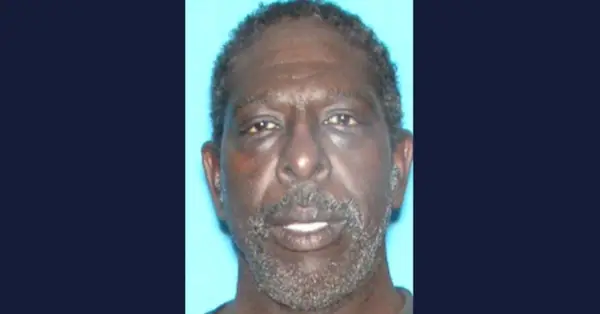 Shanna Gardner og Kim Jensen tekstutstilling i 2015 (skjermbilde fra YouTube/First Coast News)