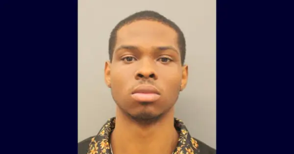 ジェームズ・レイ・レーンが予約写真に登場