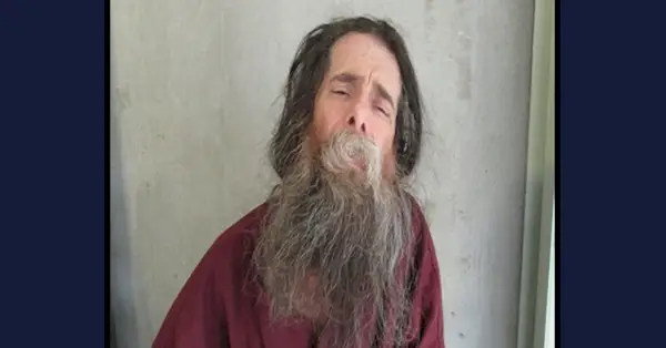 Benjamin Cole apareix en una foto policial.