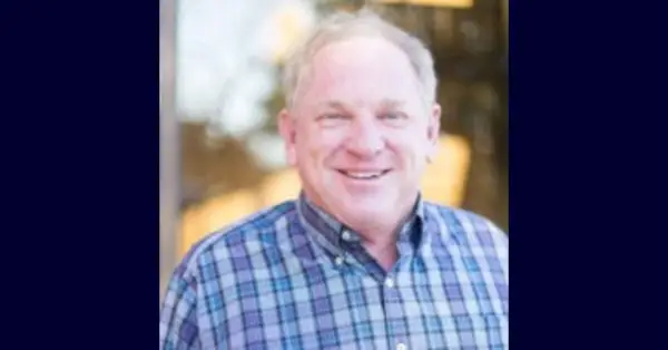 Scottas A. Burke'as („LinkedIn“)