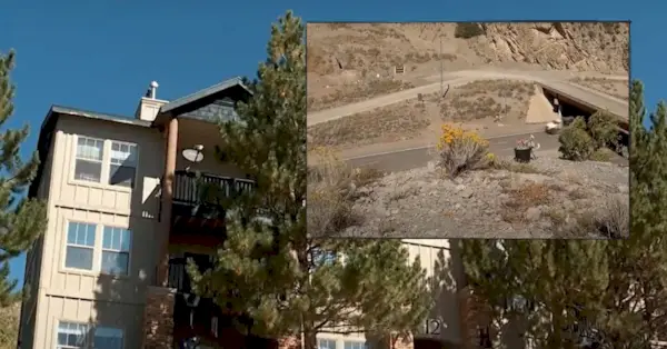 背景: Estrella Meza-Ojeda 邸宅の外観、KUTV からの YouTube スクリーンショット。挿入図: 高速道路近くの記念碑。犠牲者の幼児がエストレーラ・メサ＝オヘダによって道路脇に置き去りにされたとされる場所。 YouTube のスクリーンキャプチャ KUTV。