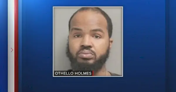 Othello Holmes a mis ses parties génitales dans la nourriture du restaurant Kulture à Houston, au Texas, ont indiqué les autorités. (Capture d'écran : KTRK)