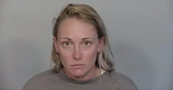 Brittany Nicole Holbrook disparó y mató a su novio Tyler Kinnon Nulisch, dijeron los agentes. (Foto policial: Sheriff del condado de Monroe