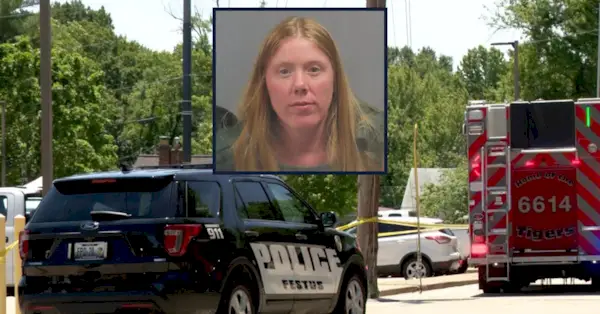 Ashley Parmeley (Jefferson County Jail) e autoridades que investigam as mortes de seus dois filhos (captura de tela do KSDK)