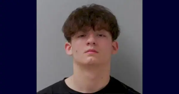 Daryon Boone dyker upp på ett bokningsfoto