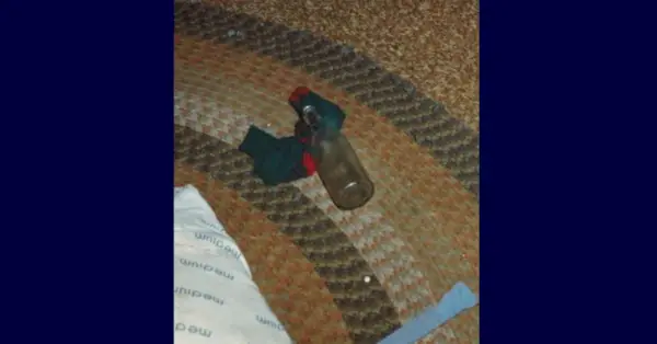 Et billede af vinflasken, der menes at være blevet brugt til at dræbe Laura Kempton