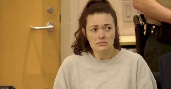 선고 공판 중 울고 있는 제이드 잰크스(Jade Janks)