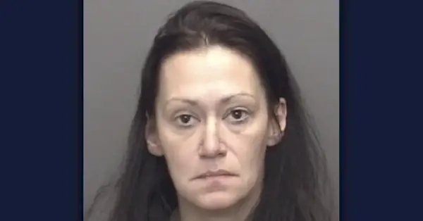 Heidi Kathleen Carter afbilledet i et mugshot