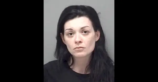 Lesli Jett pasirodo nuotraukose.