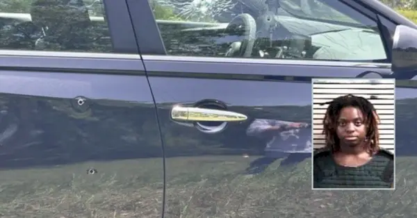 Taylon Nichelle Celestine enfrenta cargos por un tiroteo en una autopista que hirió a dos personas. (Foto tomada del auto por la Patrulla de Caminos de Florida; Foto policial del Sheriff del condado de Holmes