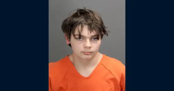 15-årig Michigan School Shooter 'Gå metodisk og bevidst ned ad gangen og sigtede skydevåbnet mod studerende': Anklagere