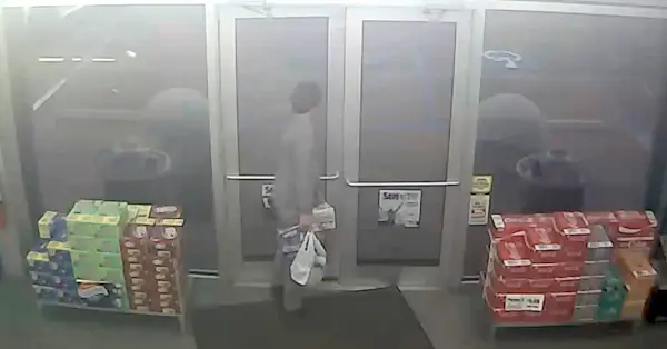 Paul Murdaugh fue captado por una cámara de seguridad saliendo de un Parker