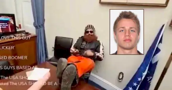 Brandon Fellows qui a fumé de l'herbe chez un sénateur