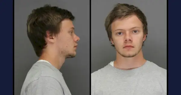 Uns quants anys abans de ser suposadament decapitat per Taylor Schabusiness, Shad Thyrion va aparèixer en una foto policial de la presó del comtat de Brown, Wisconsin, datada el 23 de maig de 2018. Va ser fitxat per suposadament resistir/no aturar-se/fugir durant un delicte de trànsit.