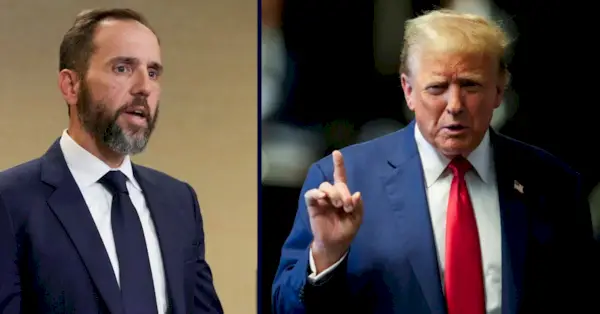 Jack Smith, a l'esquerra; Donald Trump, a la dreta