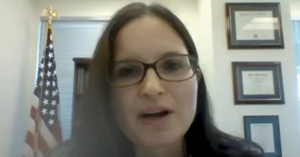 Trumpo ir Mar-a-Lago dokumentai matomi nuotraukose.