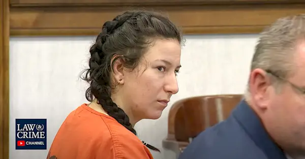 Taylor Schabusiness va comparèixer al tribunal el 5 de juliol de 2022. (Imatge mitjançant captura de pantalla de CrimeSeries.)