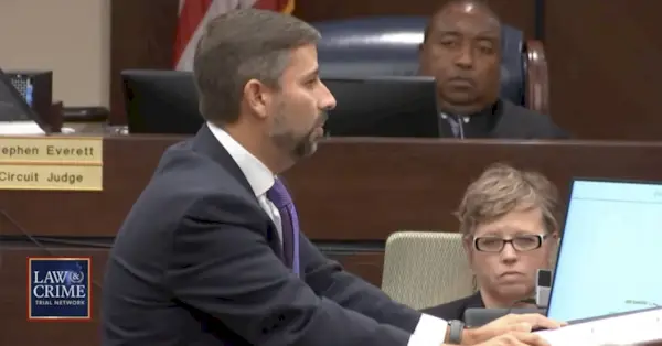 Daniel Rashbaum houdt op 6 november 2023 slotpleidooien namens Charlie Adelson.