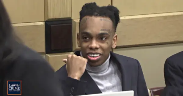 YNW Melly comparece ao tribunal no segundo dia de seu julgamento por duplo homicídio.