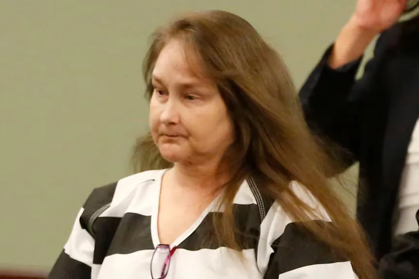 Kim Williams entra in tribunale per la sua testimonianza' typeof='foaf:Image' title=