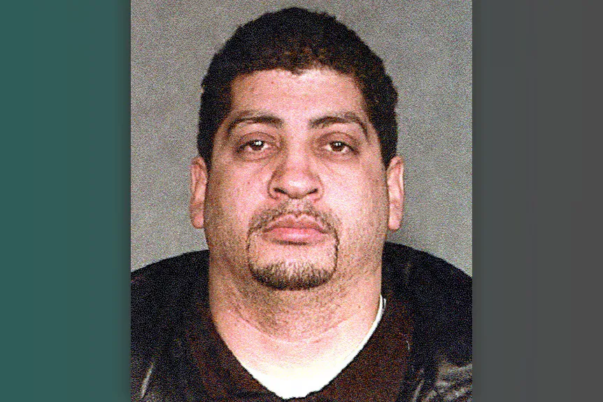 Luis Pérez aparece en el episodio 2 de la temporada 3 de New York Homicide' typeof='foaf:Image' title=