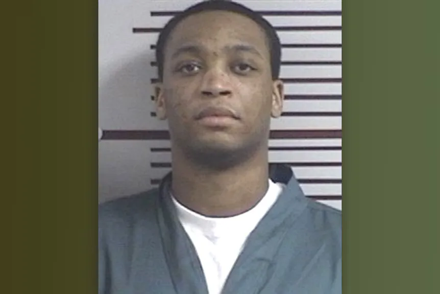 Un folleto policial de Donthe Lucas.' typeof='foaf:Image' title=