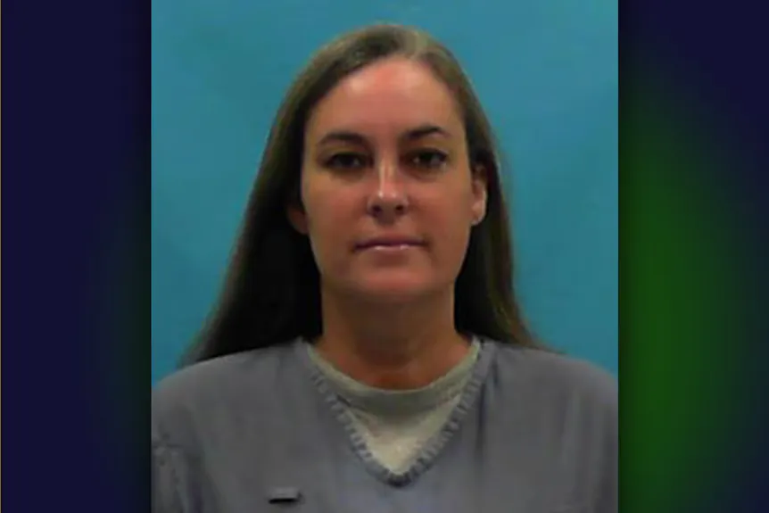 Una foto policial de Ashley McArthur que aparece en Dateline: Secrets Uncovered Episodio 1413.' typeof='foaf:Image' title=