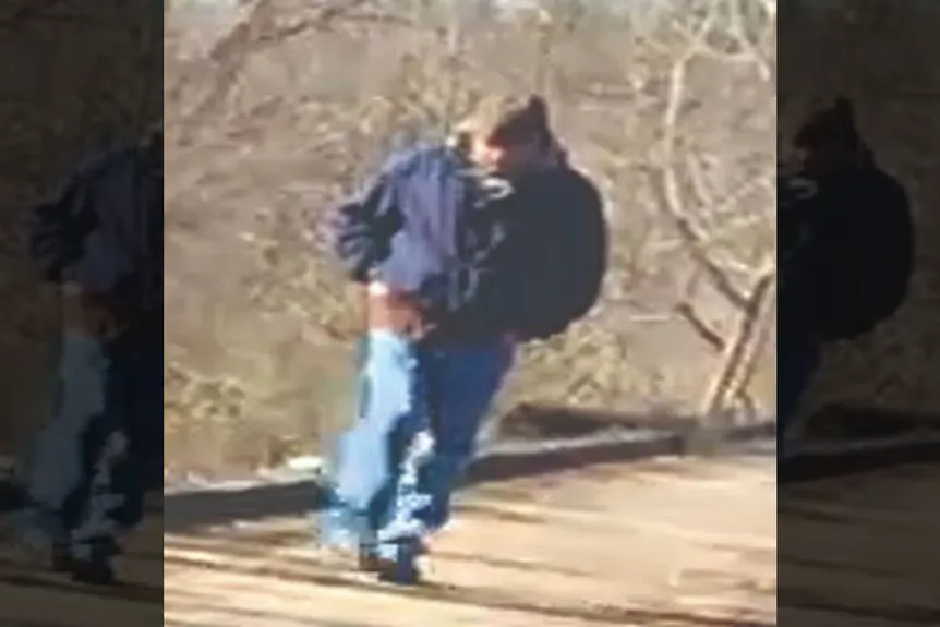 Der Delphi-Mordverdächtige geht nach draußen' typeof='foaf:Image' title=