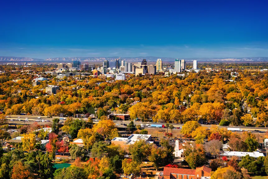 Вид с воздуха на город Сакраменто в Калифорнии.' typeof='foaf:Image' title=