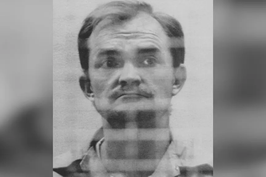 Randy Kraft s'asseu darrere del cablejat al jutjat' typeof='foaf:Image' title=