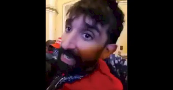 1월 6일 국회 의사당 내부의 매튜 페르나