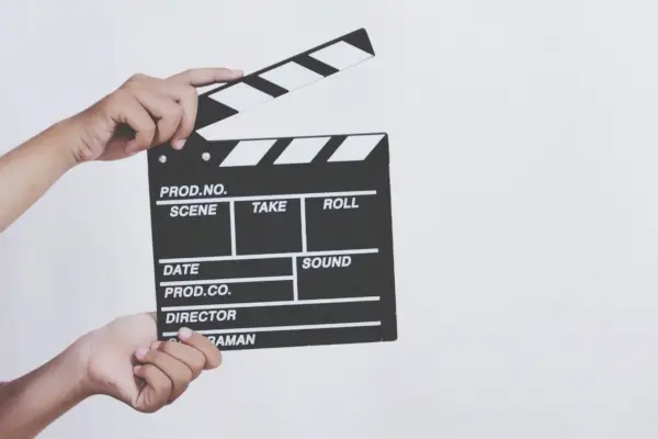 Une star du porno noire poursuit son réalisateur après que sa co-star blanche l'ait traité de 'N-Word